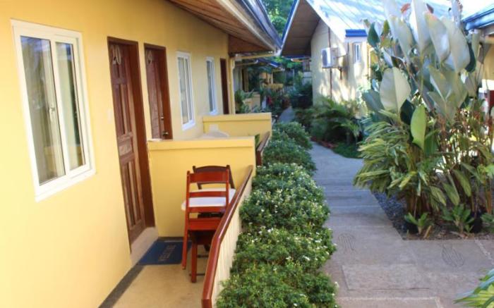 Blue Lagoon Inn & Suites