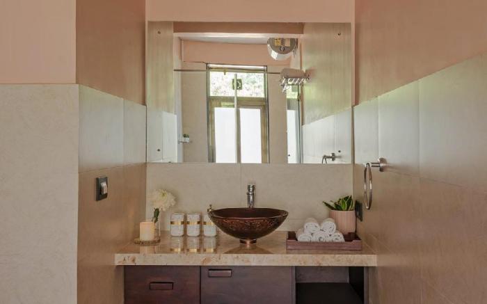 LohonoStays Villa Alborz