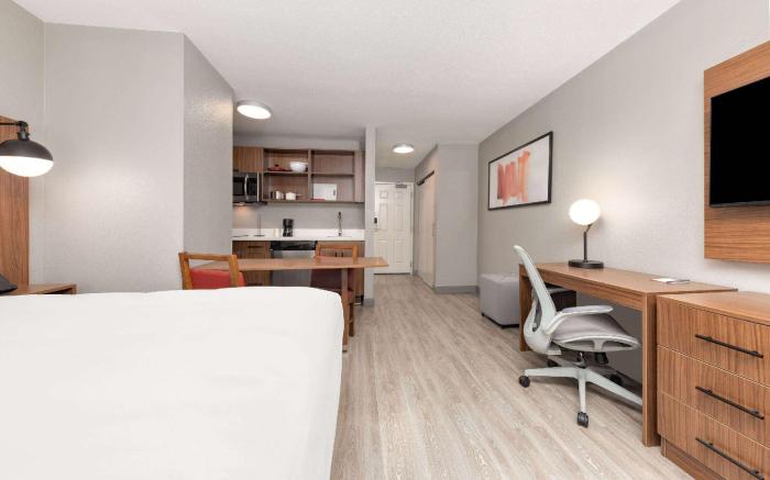 Hawthorn Extended Stay by Wyndham Bedford / Dallas