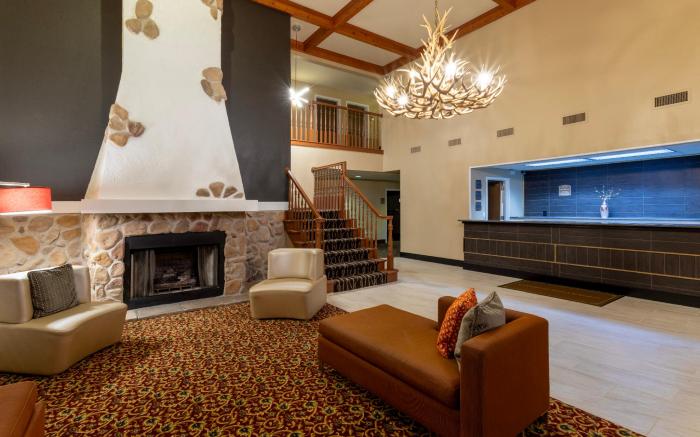 GRANDSTAY HOTEL & SUITES