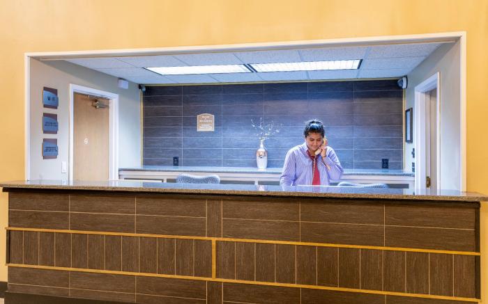 GRANDSTAY HOTEL & SUITES
