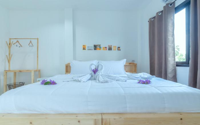Phanomrung Hostel & Linn Chan Cafe 