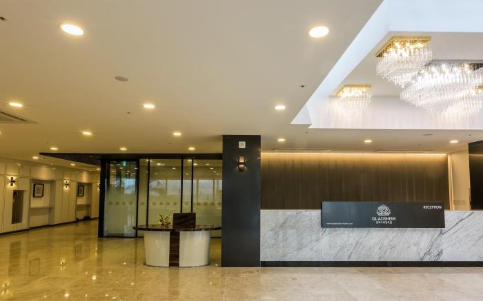 GLADSHEIM HOTEL
