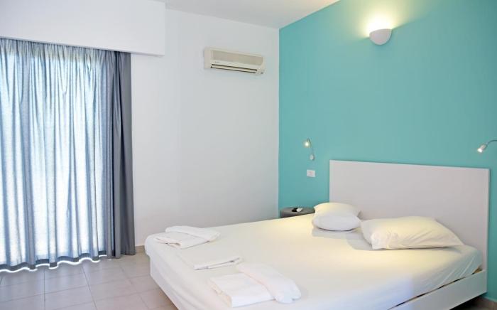Hillside Studios & Apartments