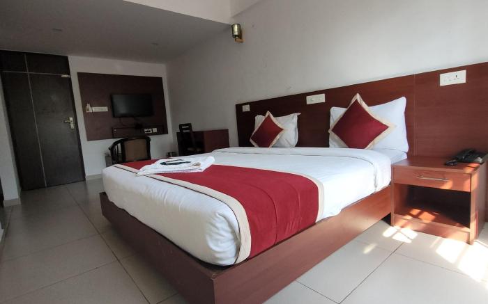 FOUR SQUARES INN