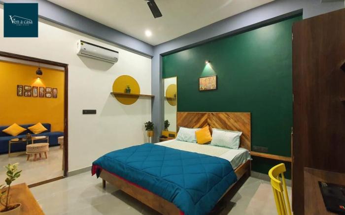 Golden House...by"ven a casa-home stays"
