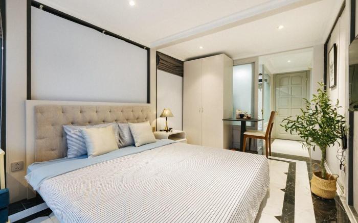 VietHOME-Trang Tien 6-Rooftop Apartment w. Balcony