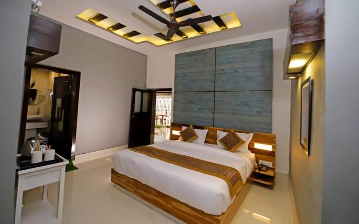 The Amaltas Villa (amidst the wild)