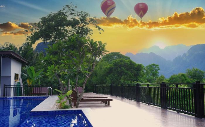 Mad Monkey  Vang Vieng