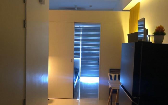 Stunning 1 bedroom unit with pool by the mall