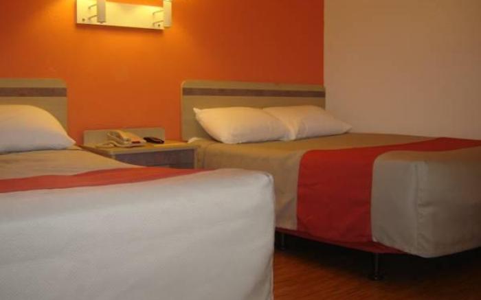 Home 6 Motel