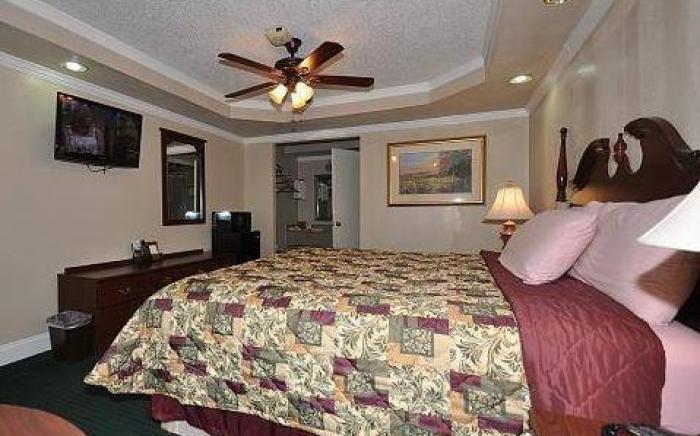 Riverbend Motel & Cabins
