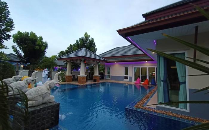 Play  Around Pool Villa