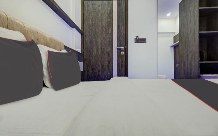 Super Townhouse Poona Royal