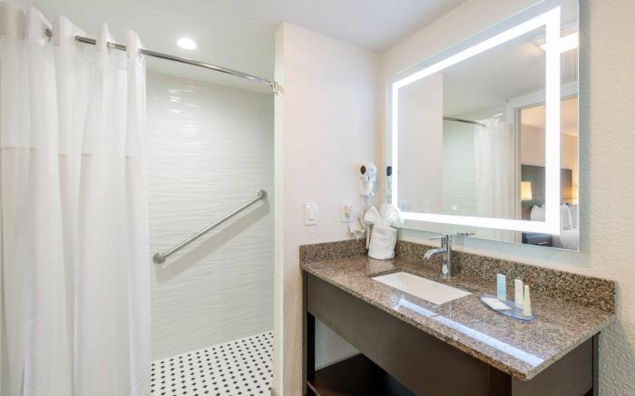 Clarion Inn & Suites Kissimmee-Lake Buena Vista South