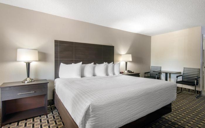 Clarion Inn & Suites Kissimmee-Lake Buena Vista South