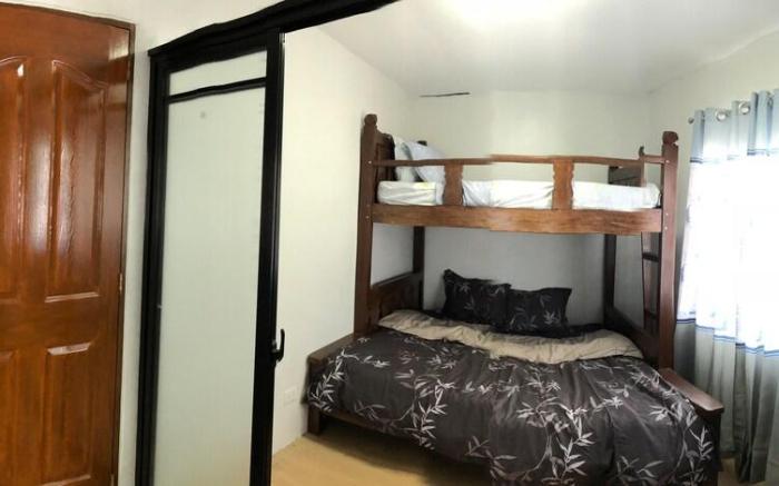 TAGAYTAY CITY CHALET FREE WIFI+NETFLIX