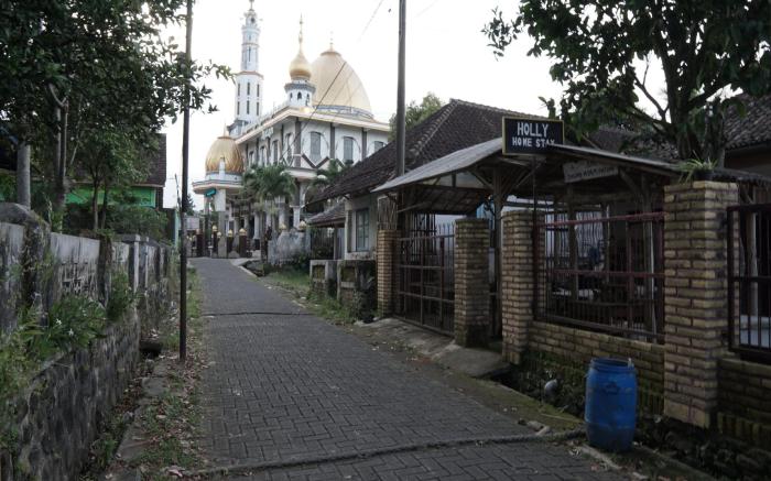 SPOT ON 92698 Holy Homestay
