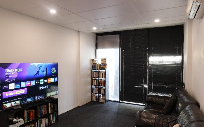 Perth City Backpackers Hostel - Valid Passport Required for Check in