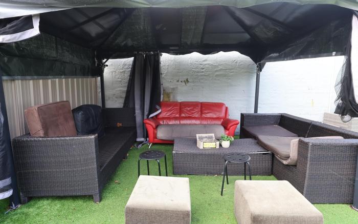 Quokka Backpackers Hostel Perth - Valid Passport Required for Check in