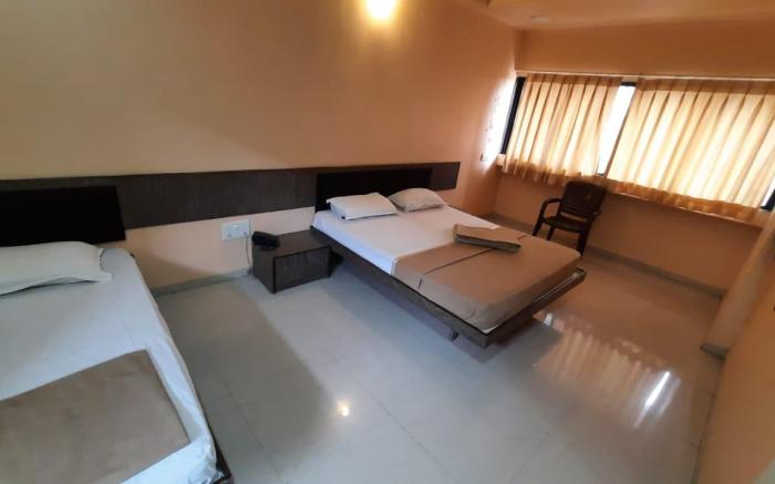 Sugandha Lodge, Solapur