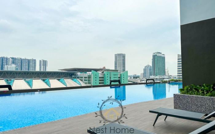 Neon-Funky Suite | 6 pax | 5 mins walk to CIQ