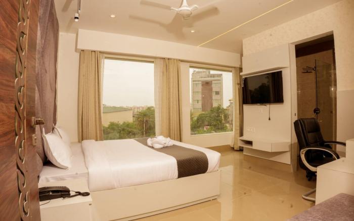 HOTEL LIME TREE
