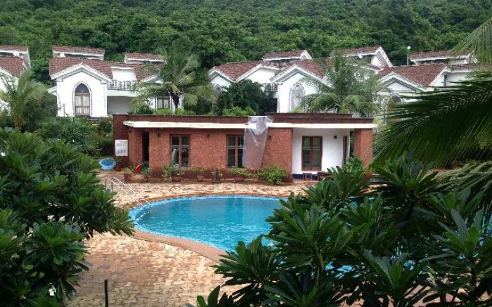 Pool and Garden Facing Apartment in Riviera Foothills Near Baga, Arpora