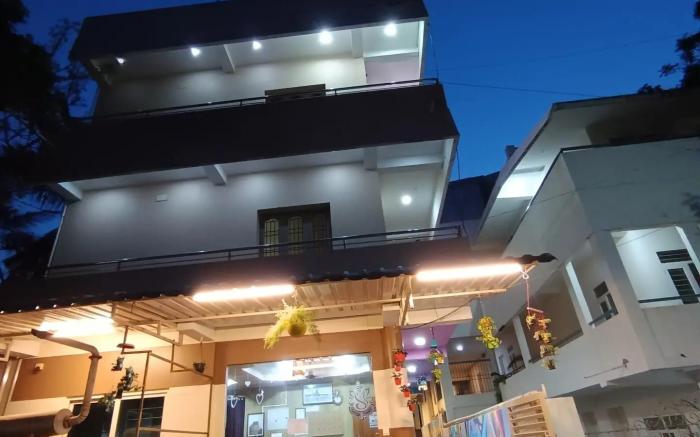 Sri Murugan beach paradise hotel 