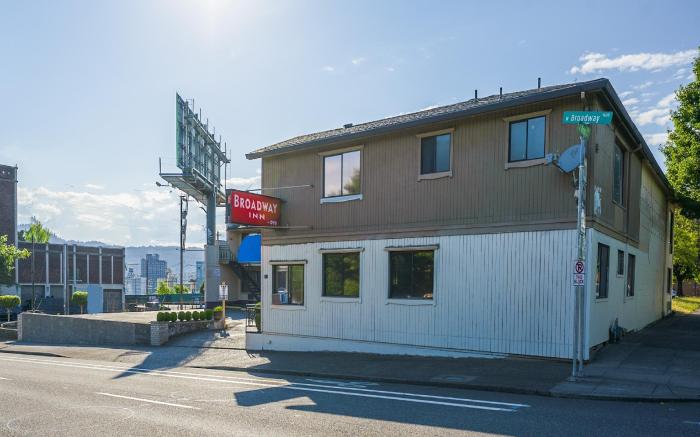 Broadway Inn by OYO Portland Downtown