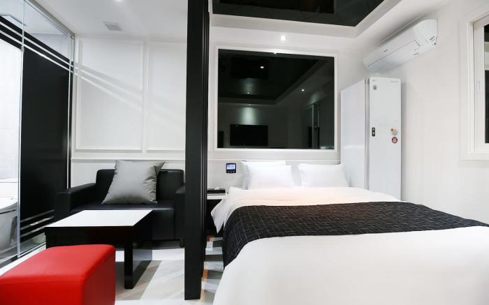 Jun Self Check-in Motel