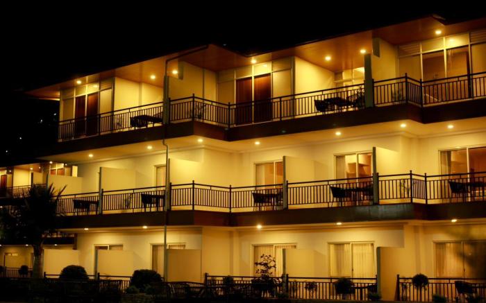 Majestic Lakefront Hotel & Suites