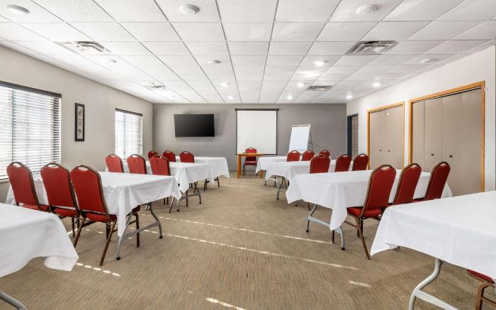 Country Inn & Suites by Radisson, Watertown, SD
