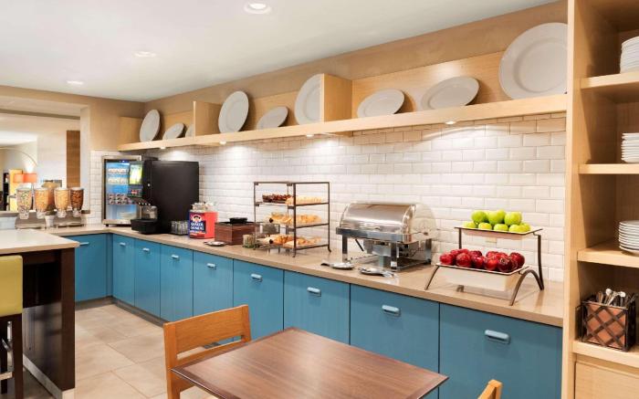 Country Inn & Suites by Radisson, Cedar Rapids Airport, IA