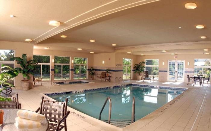 Country Inn & Suites by Radisson, Lewisburg, PA