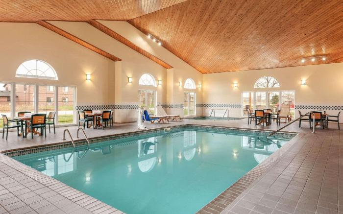 Country Inn & Suites by Radisson, Ames, IA