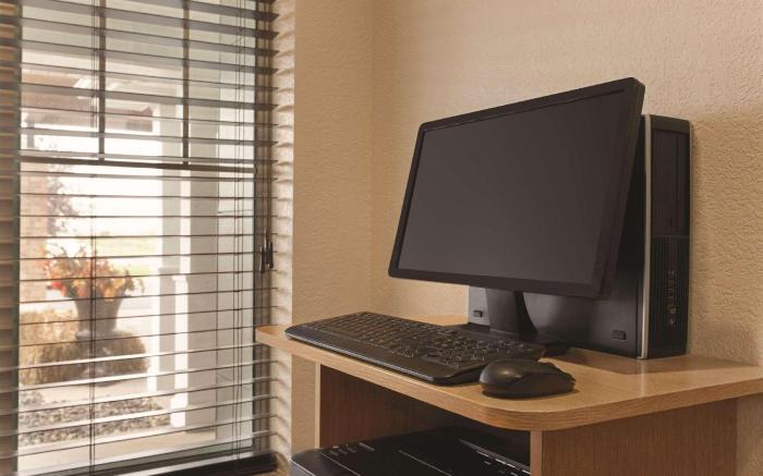 Country Inn & Suites by Radisson, Willmar, MN