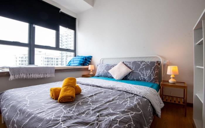 A Stylish 2BR Suite, Water Views, Free Parking
