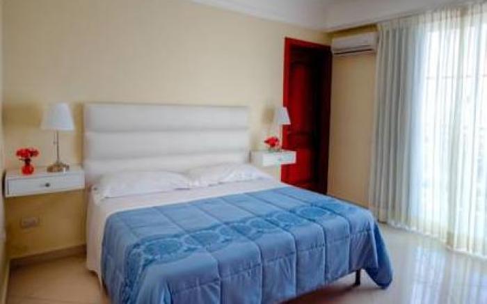 Hotel Shakey