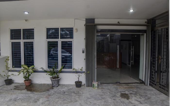 SPOT ON 92822 Finest House Near Amplas Bus Terminal