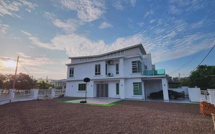 Impiana Lakeview Villa