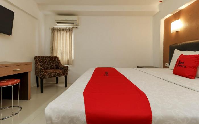 RedDoorz Plus @ Grand Populer Hotel
