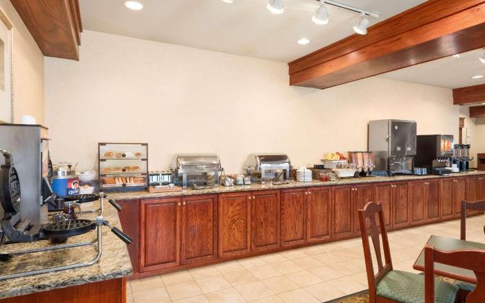 Country Inn & Suites by Radisson, Council Bluffs, IA