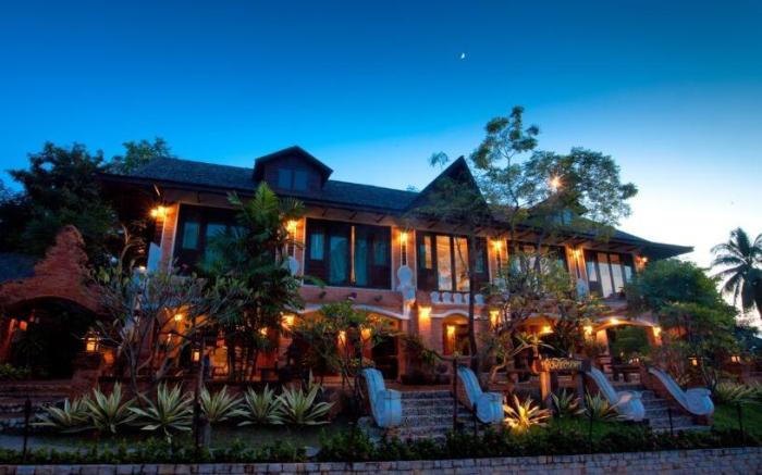 Nakhaburi Hotel & Resort