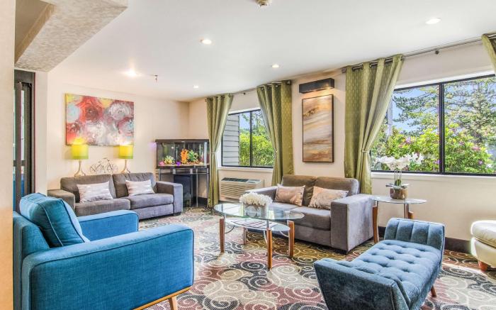 GuestHouse Inn & Suites Poulsbo
