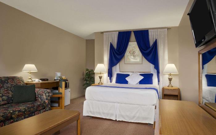 Knights Inn - Lindsay, ON