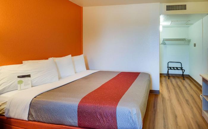 Motel 6 Lenexa, KS - Kansas City Southwest