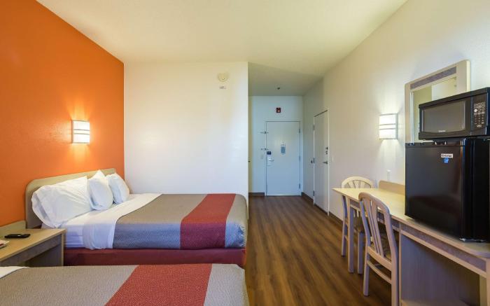 Motel 6 Dale, IN