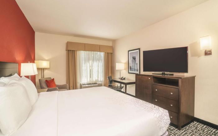 La Quinta Inn & Suites by Wyndham Smyrna TN - Nashville