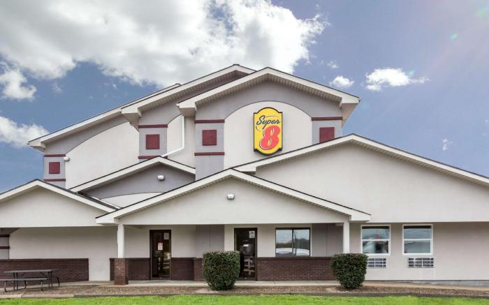 Super 8 by Wyndham Summersville/New River National Park